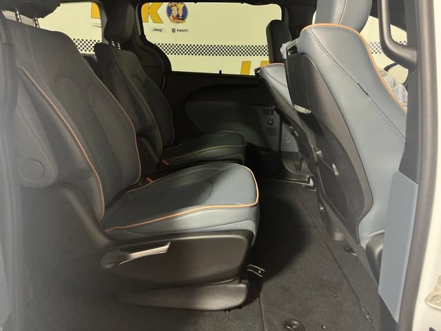 New 2027 Chrysler Pacifica Pinnacle AWD/4WD image 37