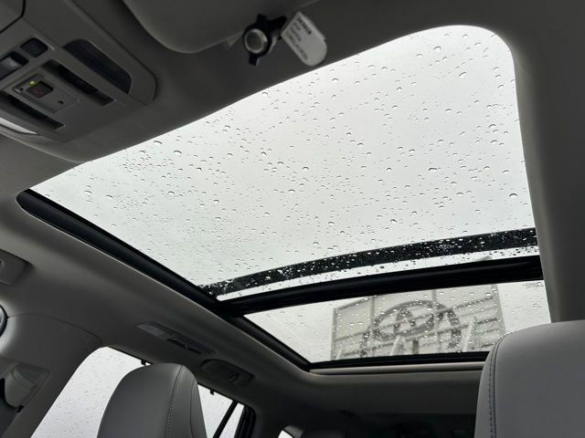 Certified 2025 Toyota Highlander Platinum image 28