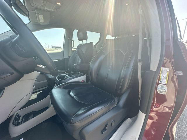 Used 2021 Chrysler Voyager Lxi FWD image 13
