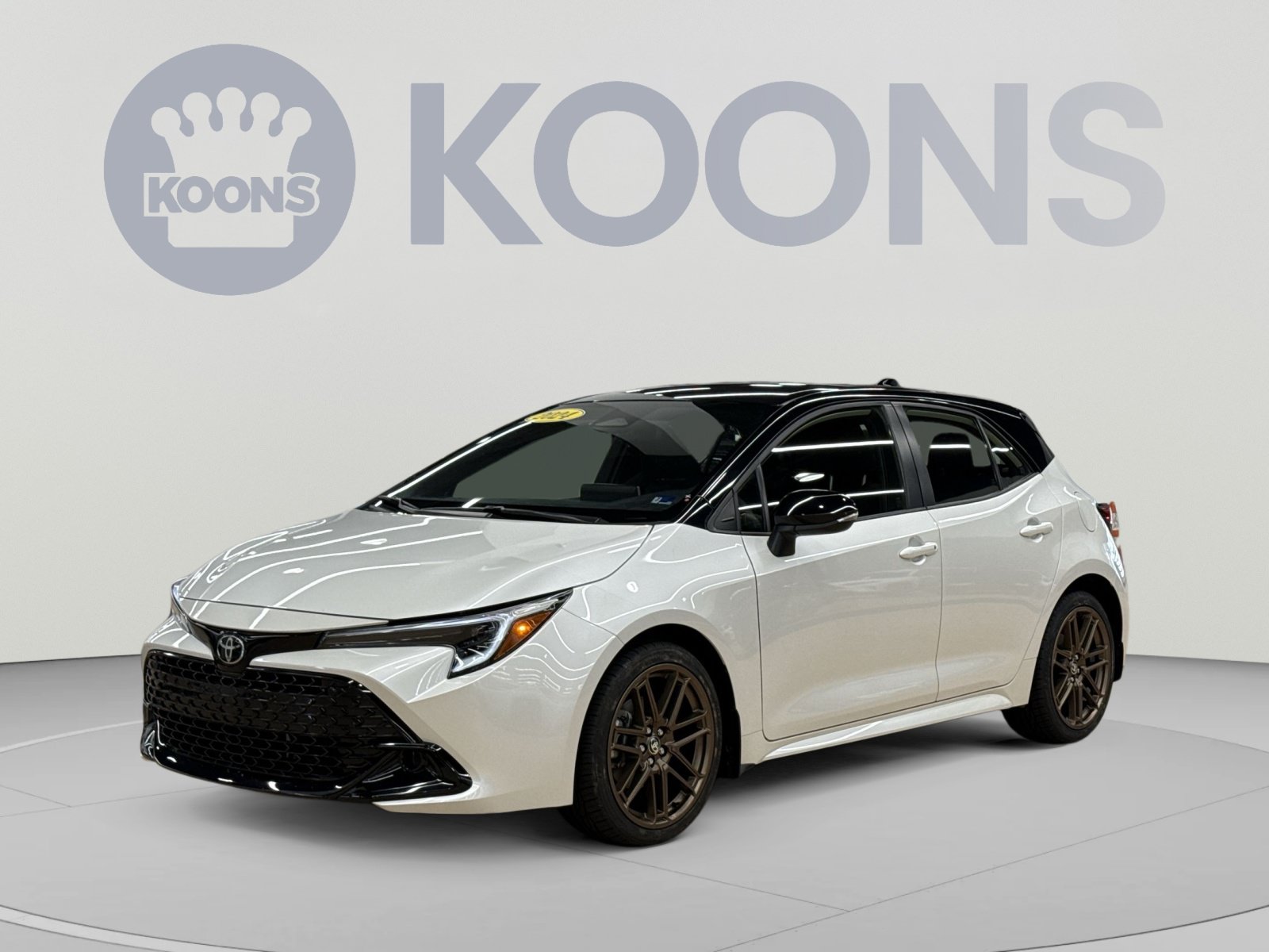 Used 2024 Toyota Corolla SE w/ SE Package FWD image 5