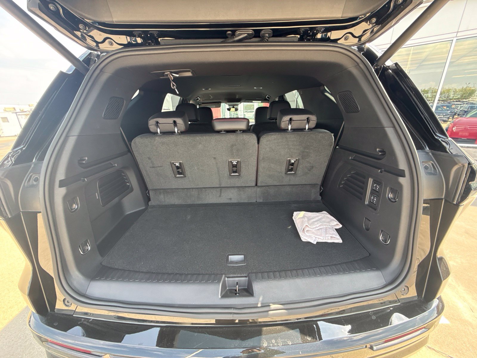 Used 2026 Chevrolet Traverse RS FWD image 10