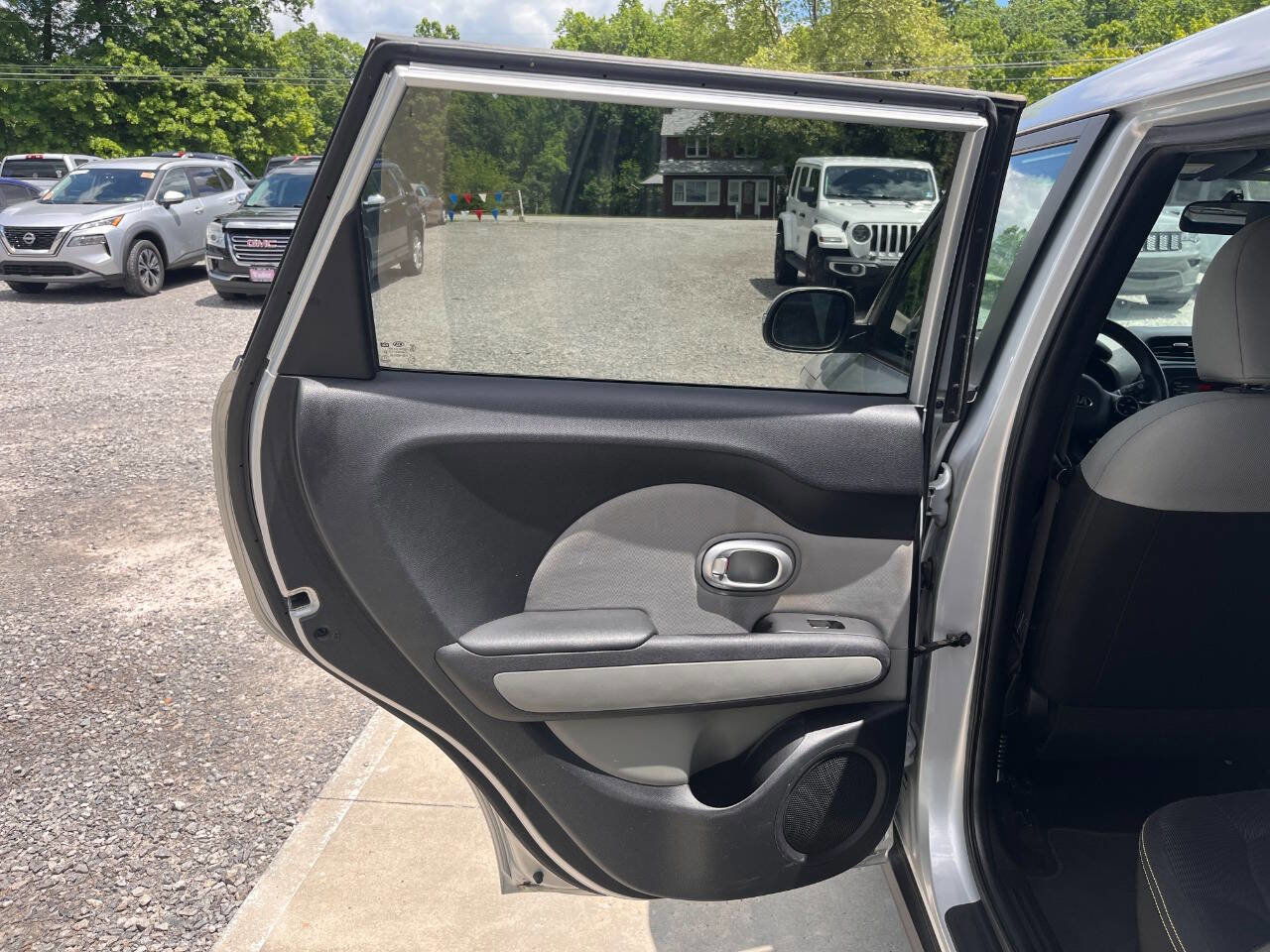 Used 2014 Kia Soul + FWD image 17