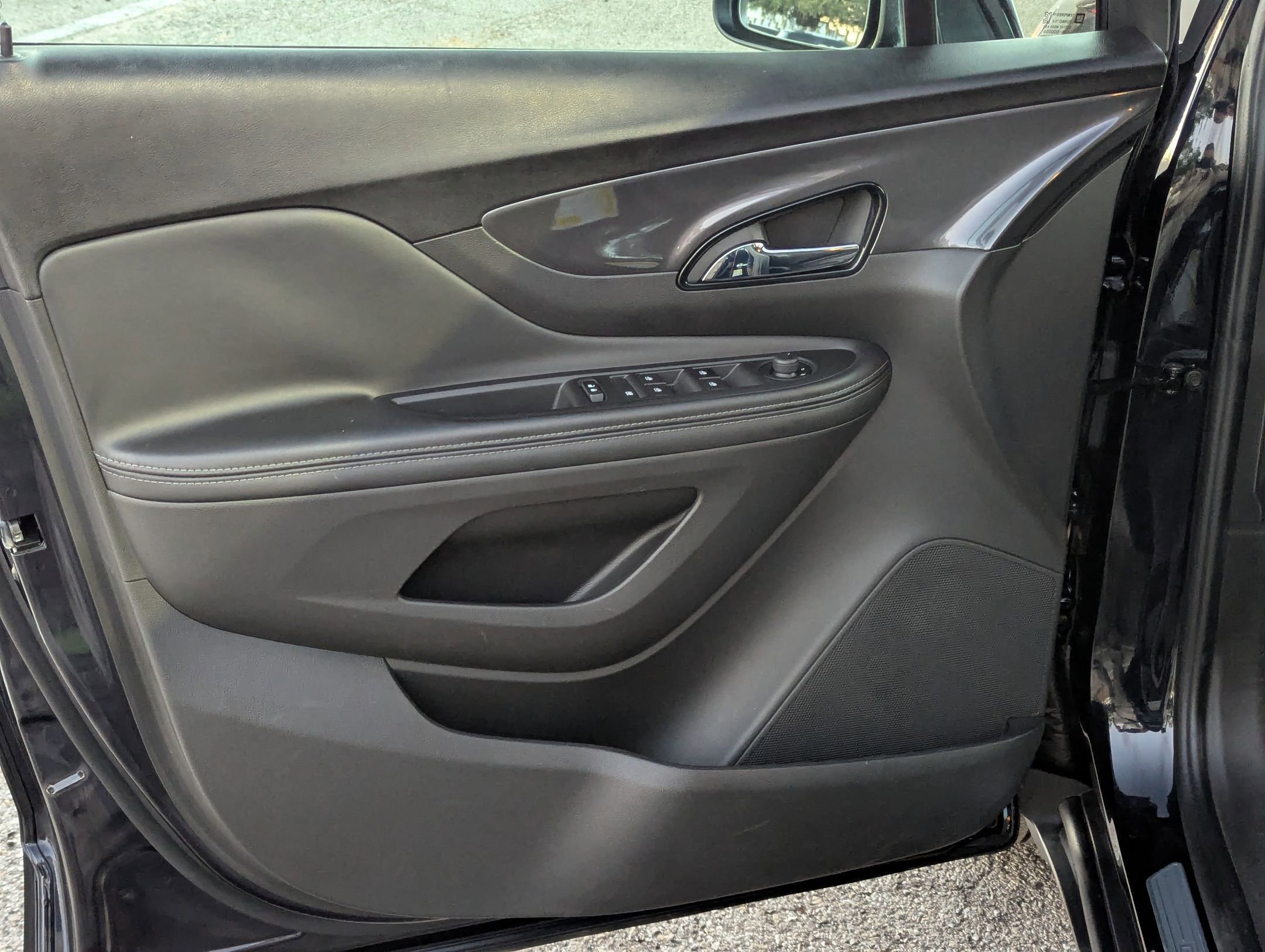 Used 2022 Buick Encore Preferred image 12