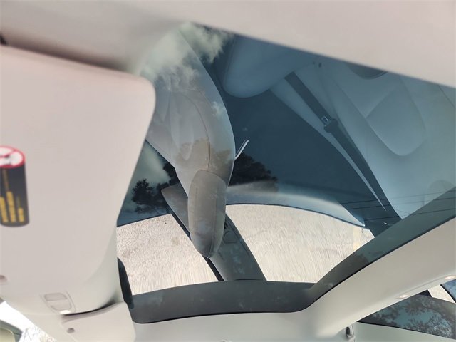 Used 2022 Tesla Model 3 Performance image 18