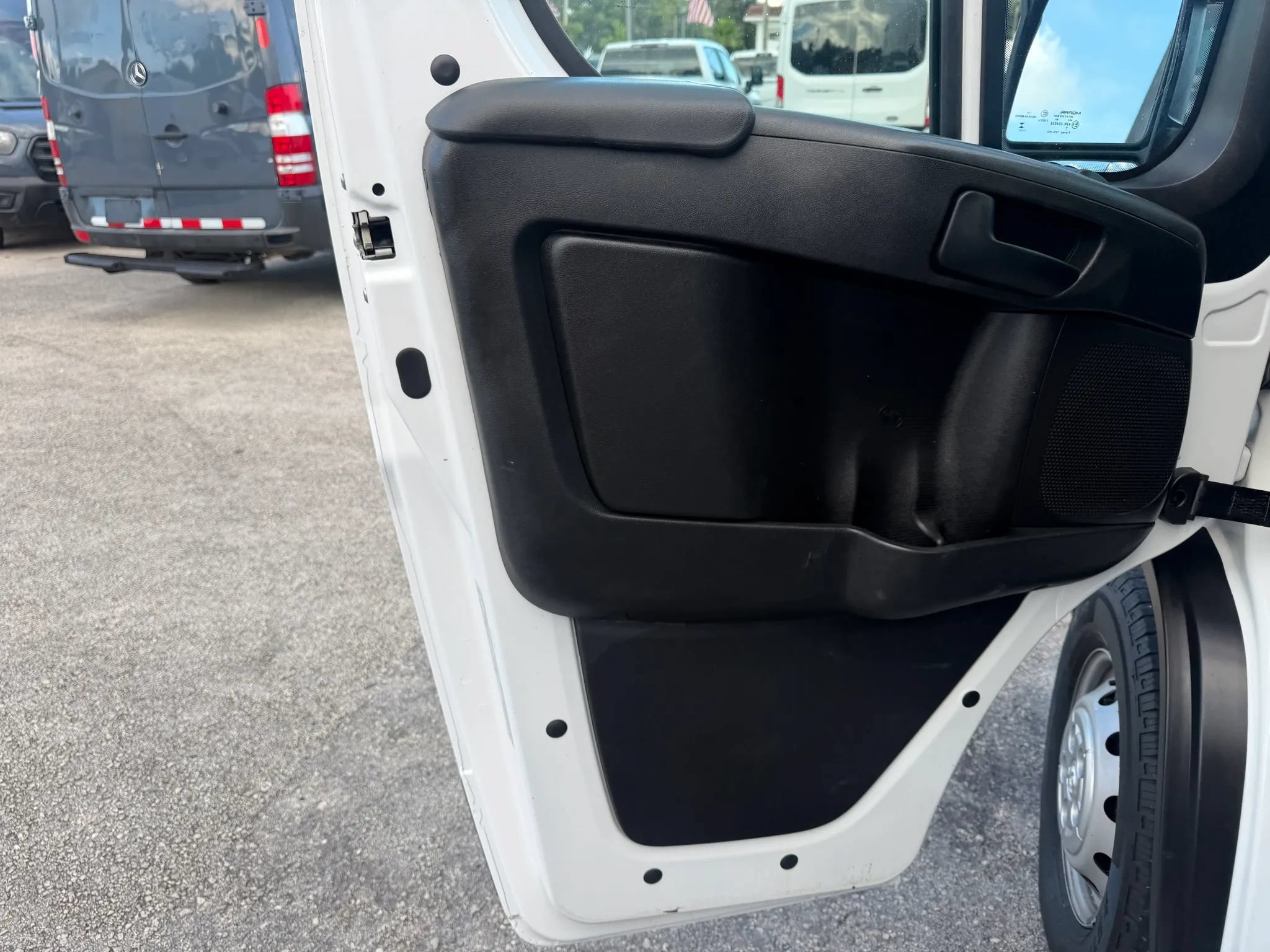 Used 2023 RAM ProMaster 2500 w/ Interior LED Lighting Group FWD image 11
