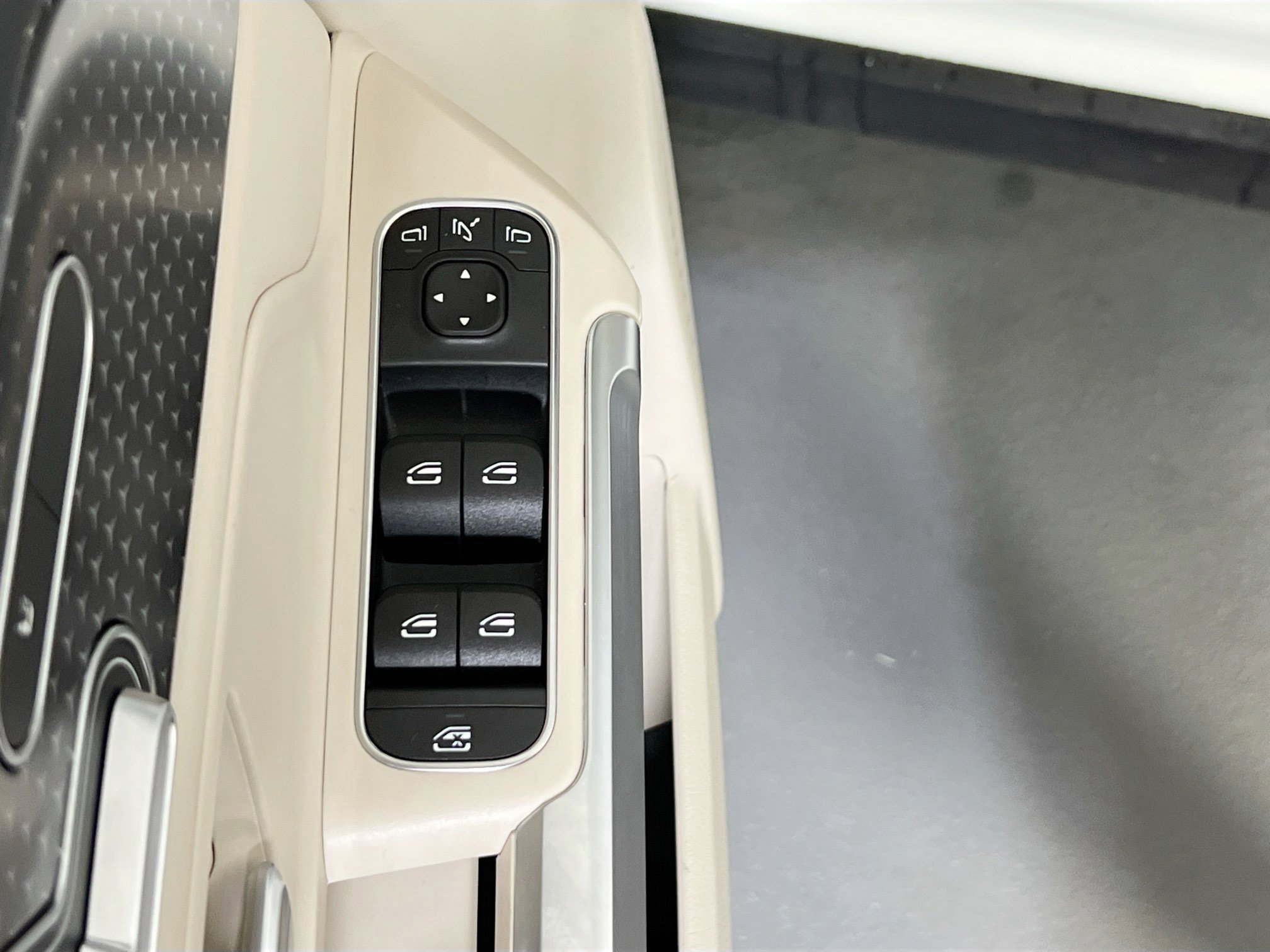 Used 2024 Mercedes-Benz GLB 250 4MATIC image 17