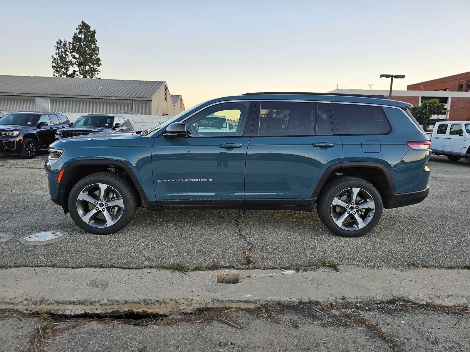 New 2026 Jeep Grand Cherokee L Limited AWD/4WD image 4