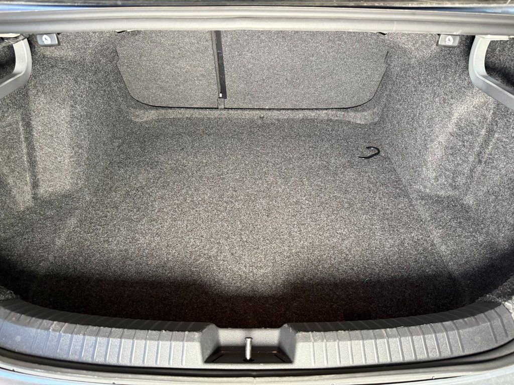 Used 2024 Volkswagen Jetta SE image 21