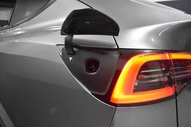 Used 2025 Tesla Model Y Long Range image 33