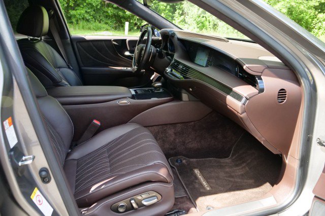 Used 2019 Lexus LS 500 w/ Luxury Package RWD image 46