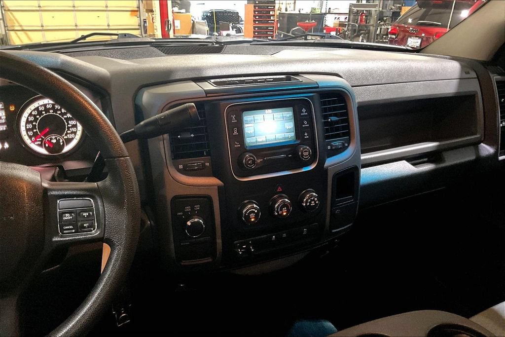 Used 2018 RAM 2500 Tradesman w/ Chrome Appearance Group AWD/4WD image 6