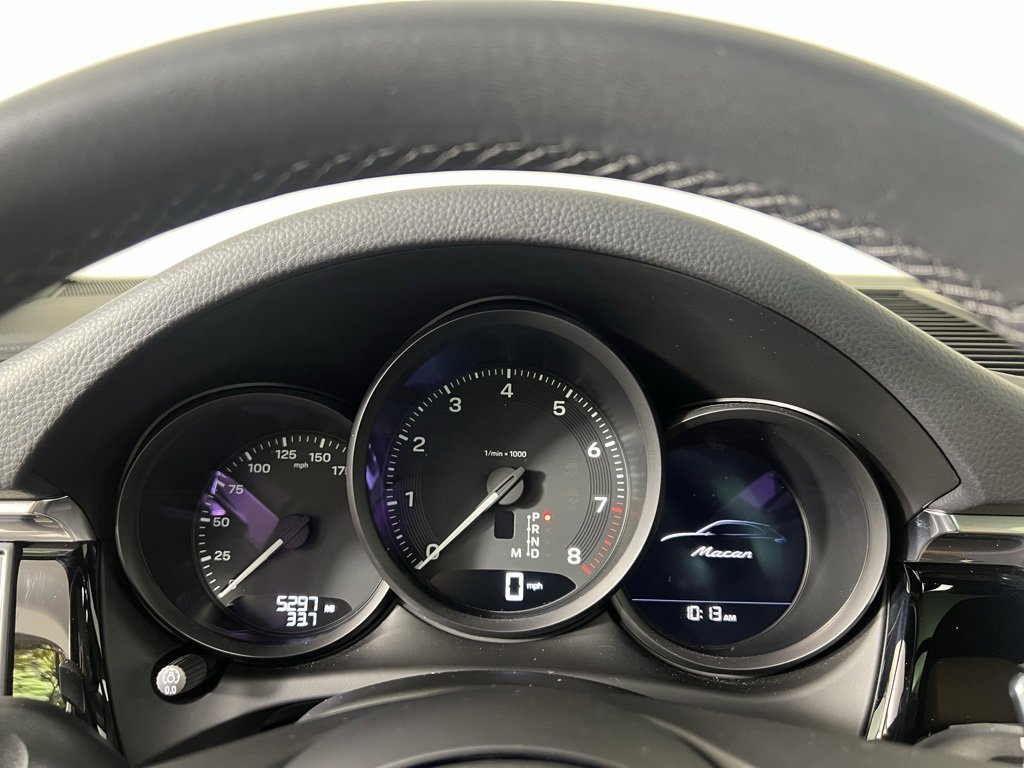Certified 2025 Porsche Macan image 30