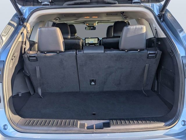 Used 2023 Toyota Highlander XLE image 11