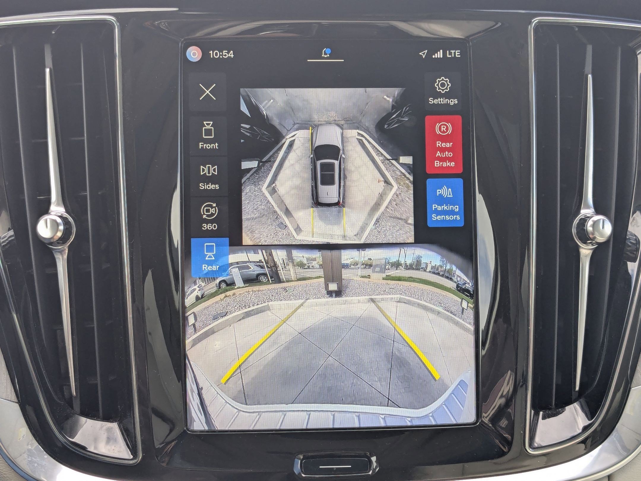 Used 2025 Volvo V60 B5 Cross Country Plus image 25