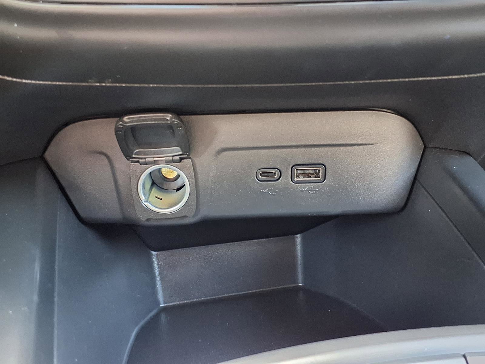 Used 2025 Chevrolet Trax RS w/ Sunroof Package FWD image 9