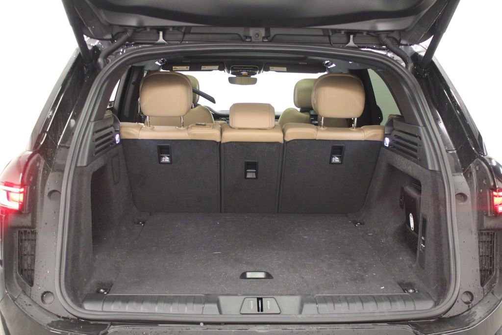 Used 2025 Land Rover Range Rover Sport SE image 45