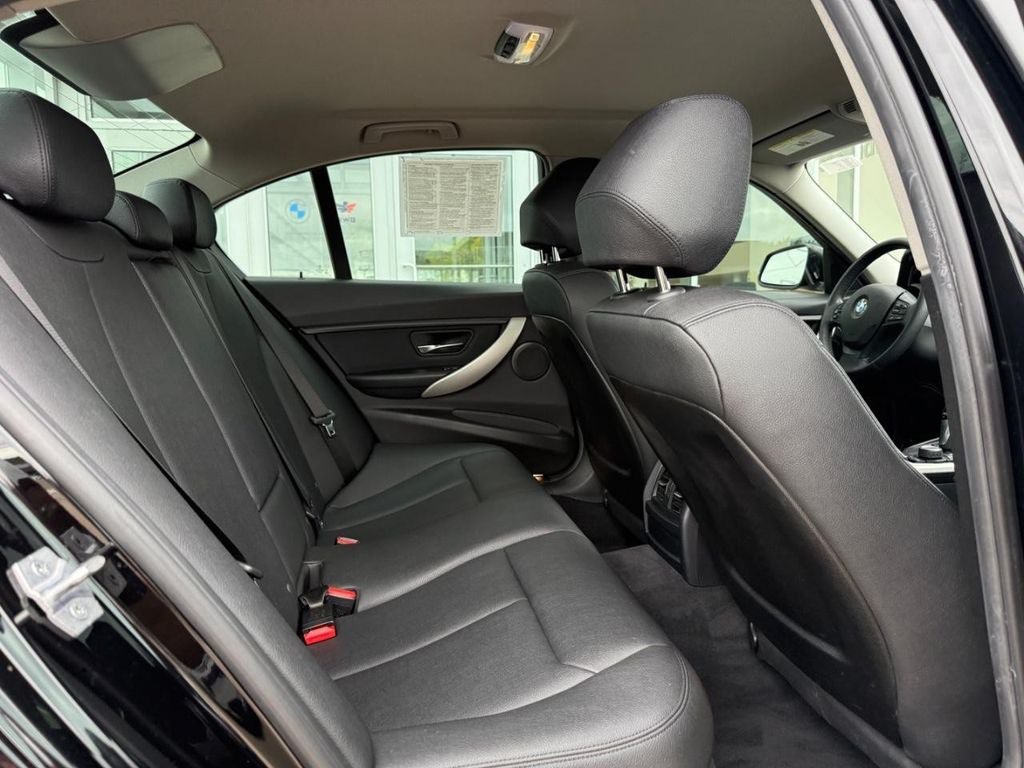 Used 2018 BMW 320i xDrive Sedan AWD/4WD image 10