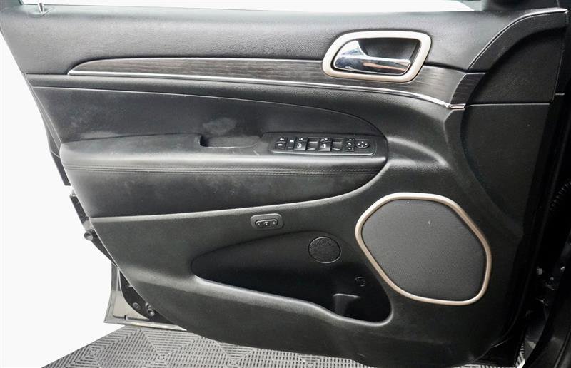 Used 2014 Jeep Grand Cherokee Summit AWD/4WD image 33