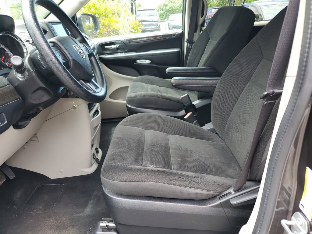 Used 2019 Dodge Grand Caravan SE FWD image 18