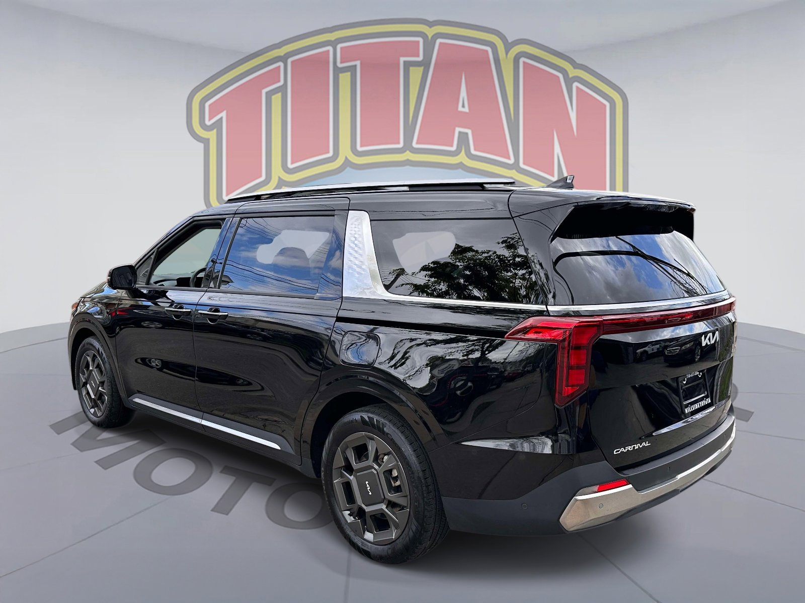 Used 2025 Kia Carnival SX FWD image 3