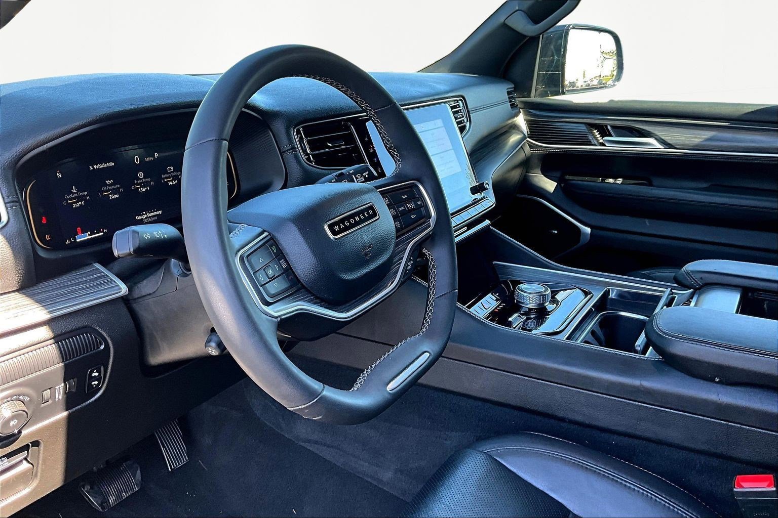 Used 2024 Jeep Wagoneer L Series II w/ Flexible Seating Group AWD/4WD image 17