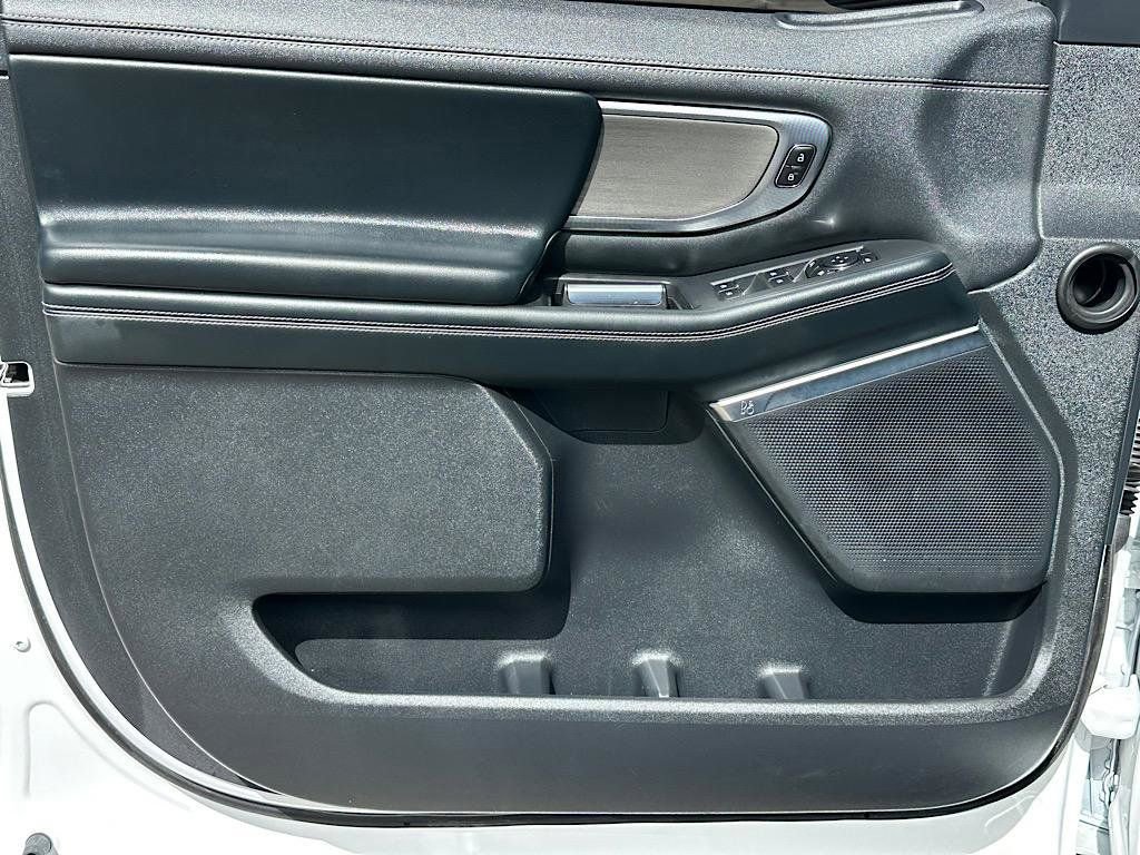 Used 2025 Ford Expedition Max Platinum AWD/4WD image 16