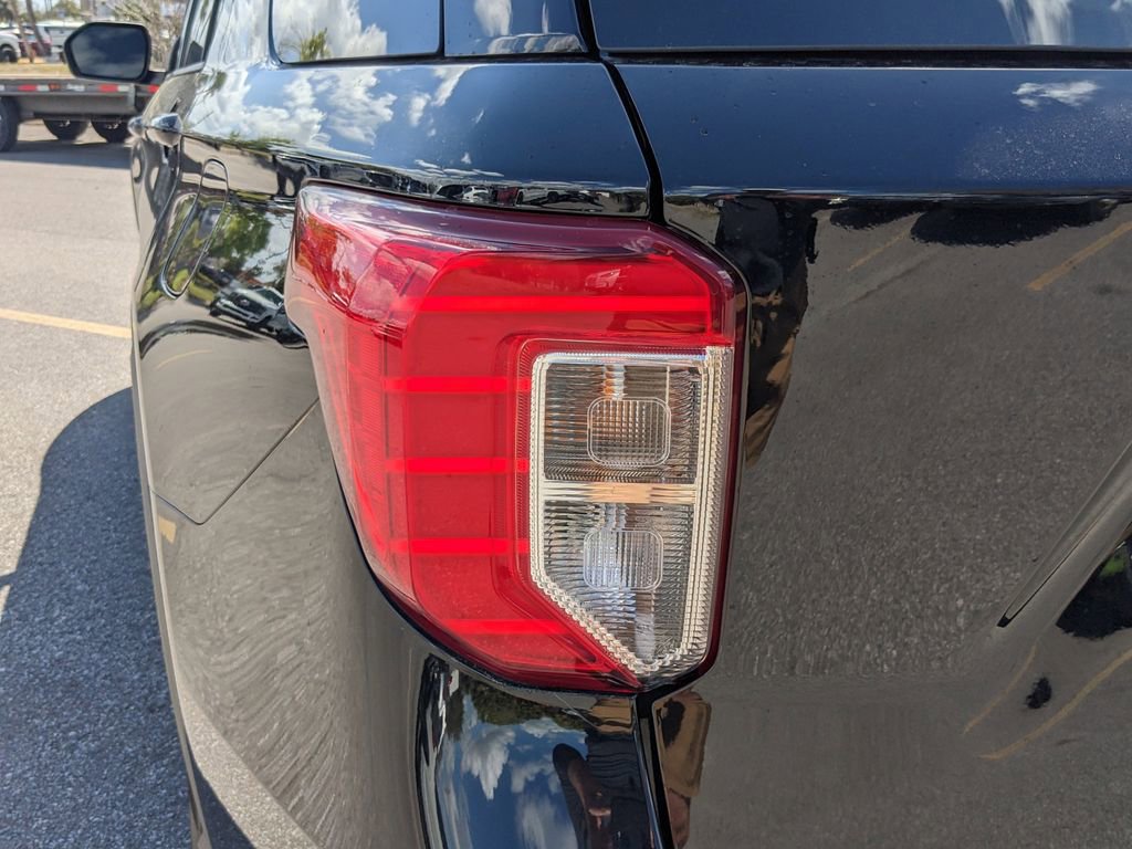 Used 2024 Ford Explorer XLT image 11
