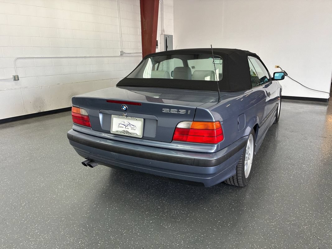 Used 1999 BMW 323i Convertible RWD image 4