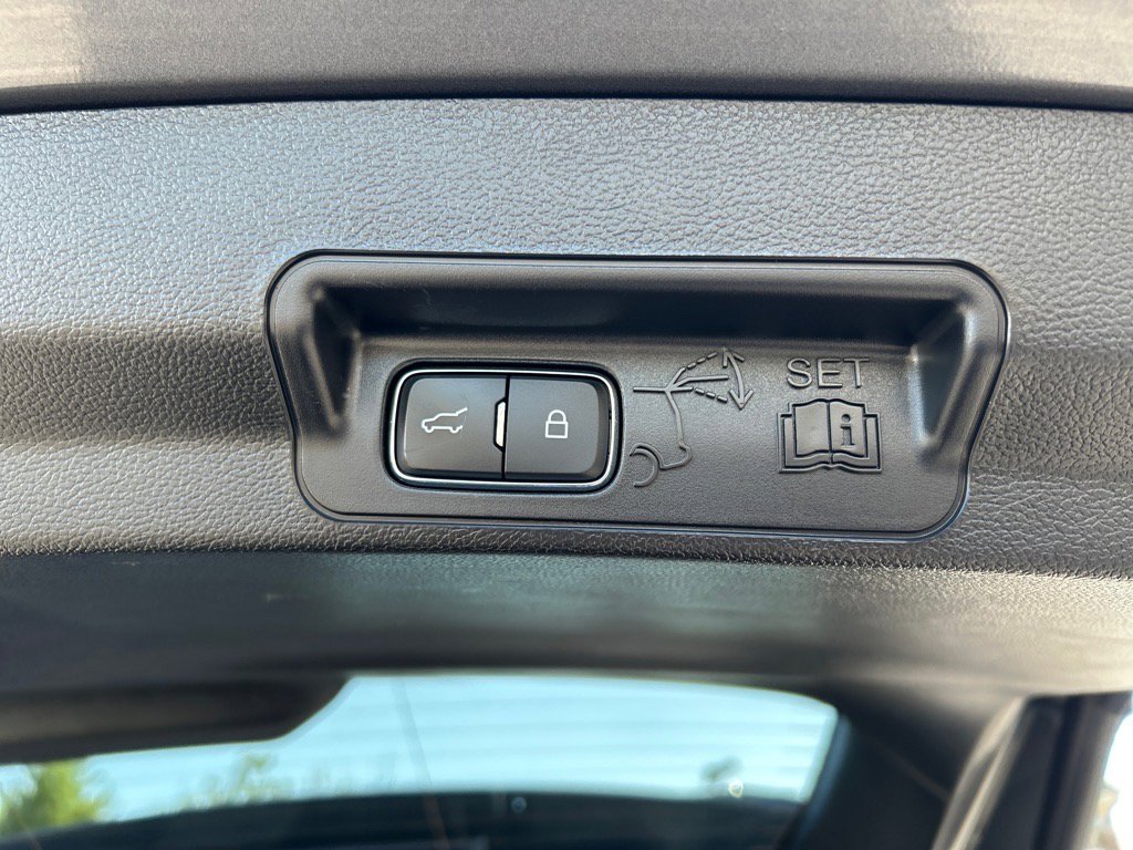 Used 2022 Ford Explorer ST image 16