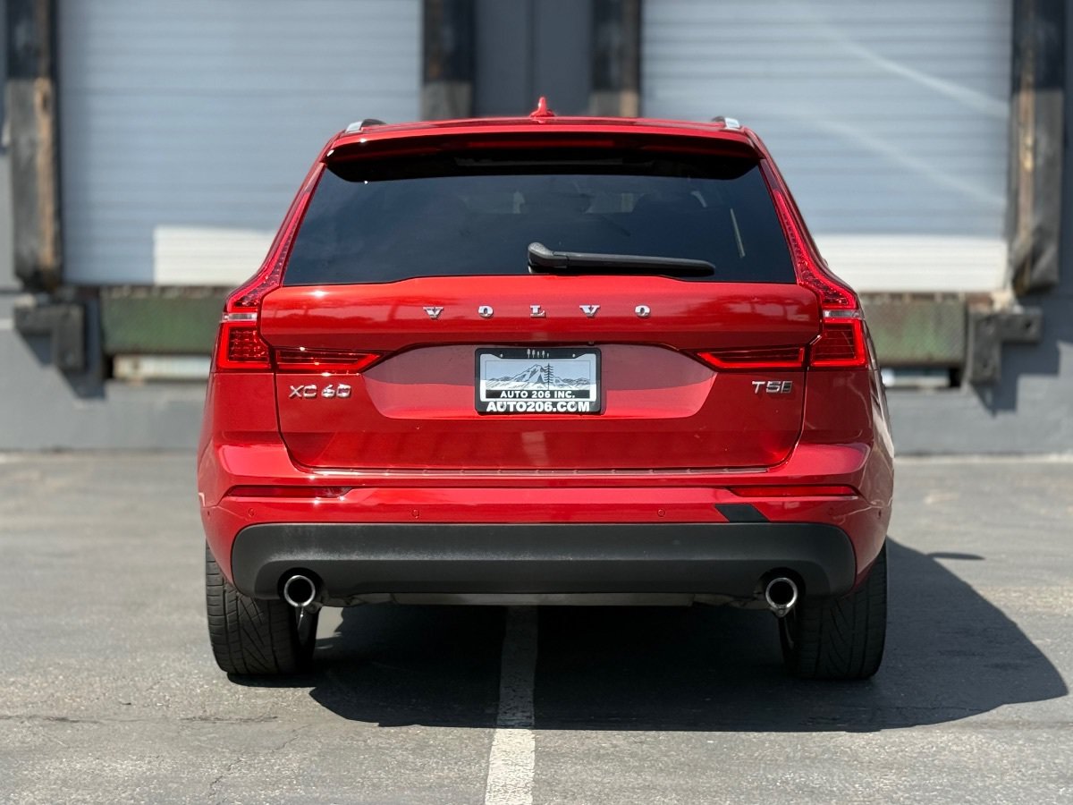 Used 2019 Volvo XC60 T5 Momentum w/ Premium Package AWD/4WD image 4