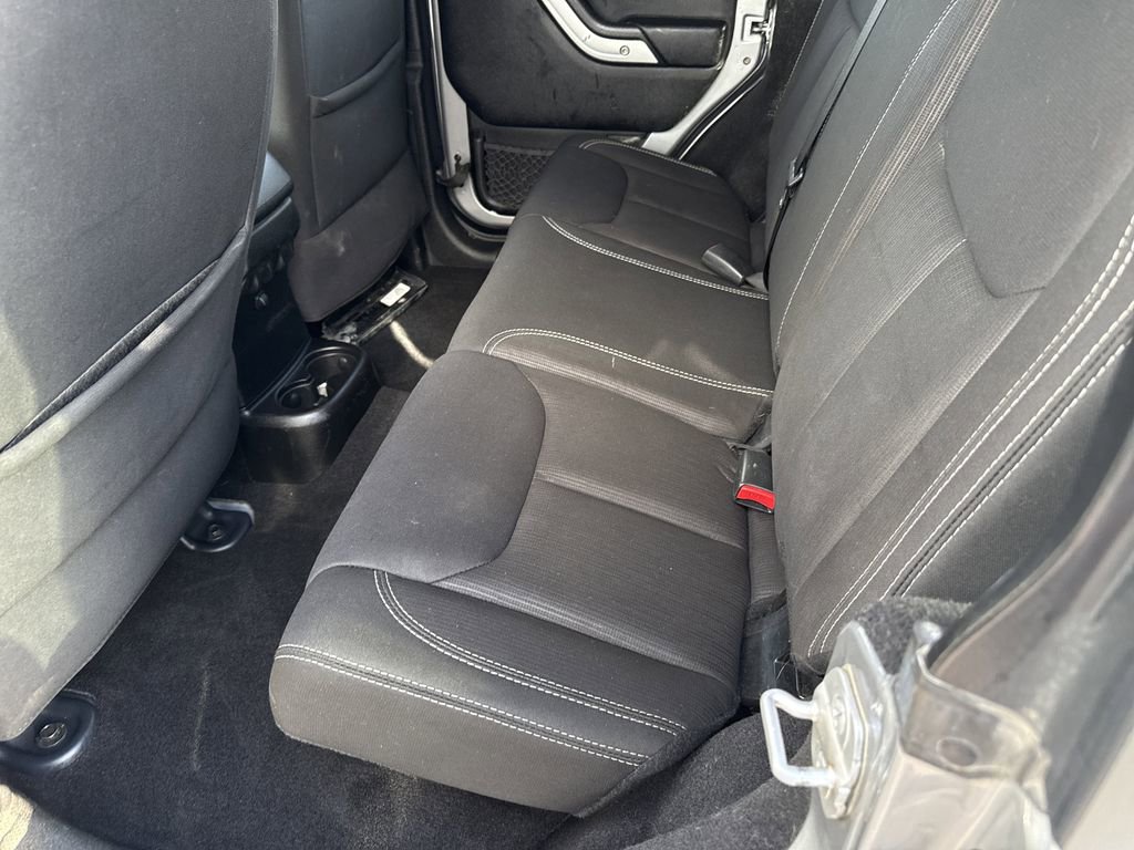 Used 2014 Jeep Wrangler Unlimited Sahara w/ Connectivity Group AWD/4WD image 14