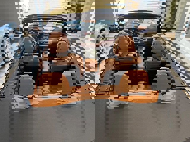 Used 2021 BMW M440i Convertible image 7