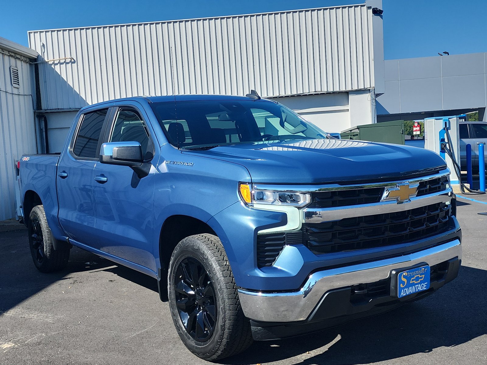 Used 2024 Chevrolet Silverado 1500 LT AWD/4WD image 6