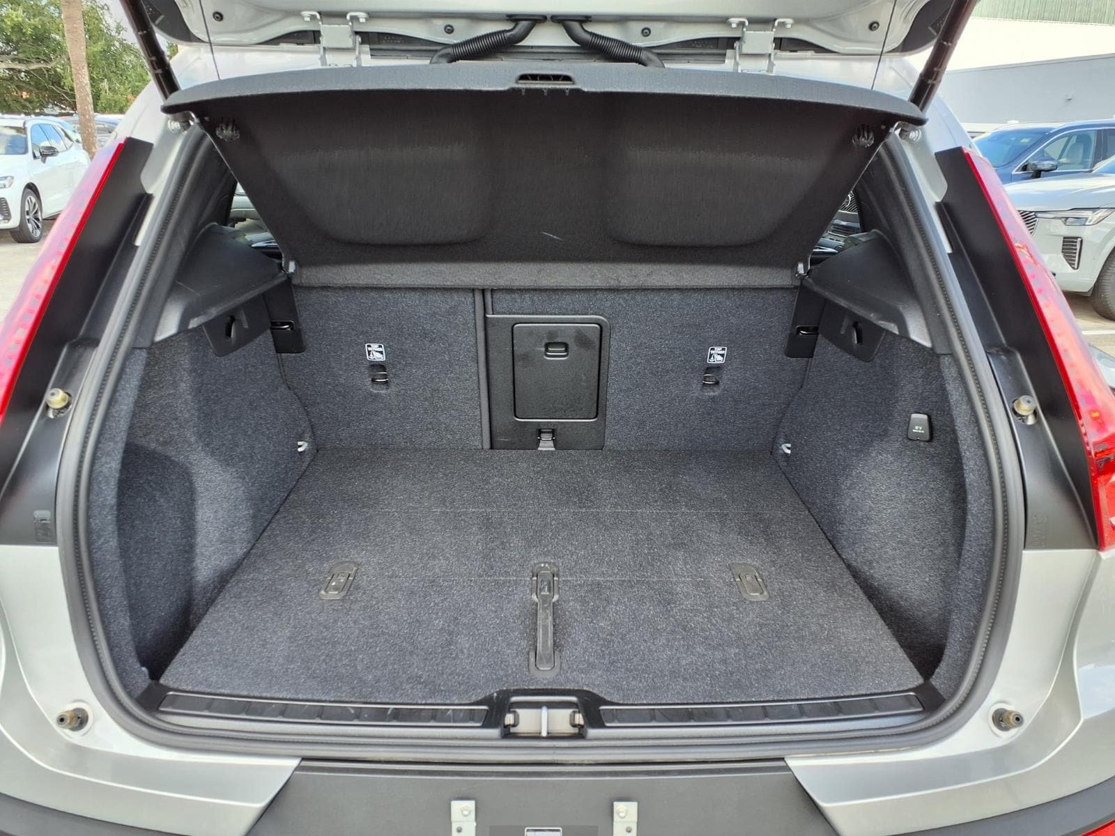 Certified 2025 Volvo XC40 B5 Ultra AWD/4WD image 18