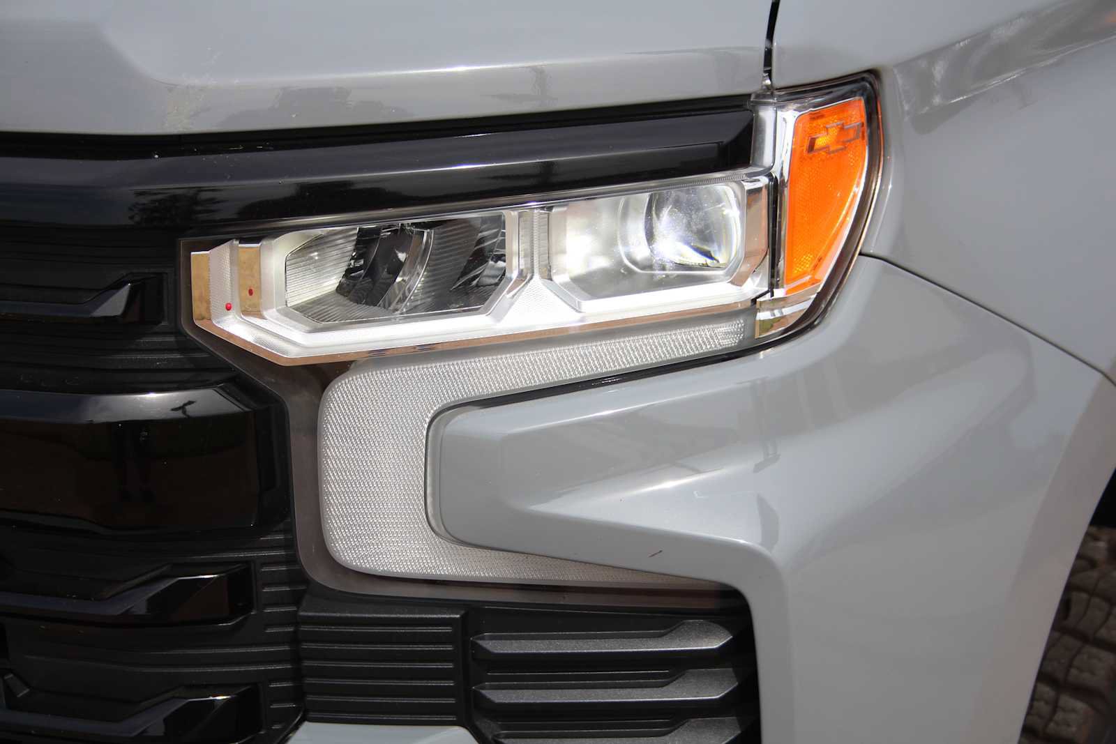 Used 2024 Chevrolet Silverado 1500 LT Trail Boss w/ Convenience Package II AWD/4WD image 5