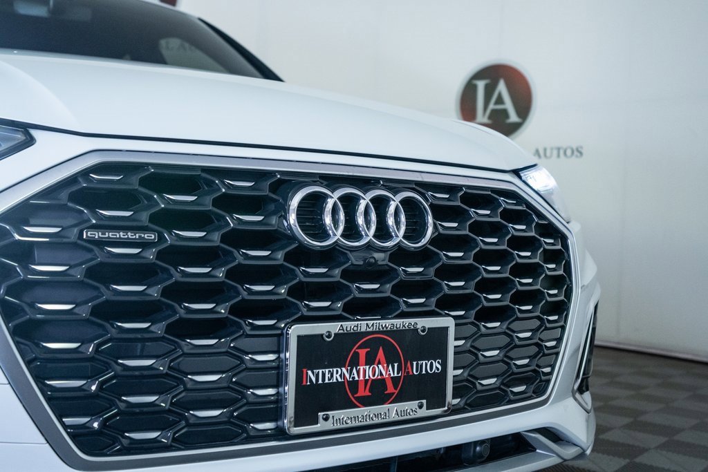 Used 2023 Audi Q5 2.0T Premium w/ Convenience Package image 9