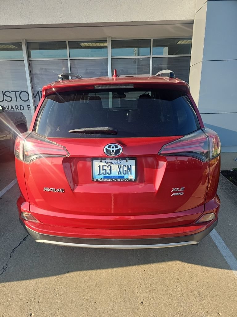 Used 2017 Toyota RAV4 XLE AWD/4WD image 5