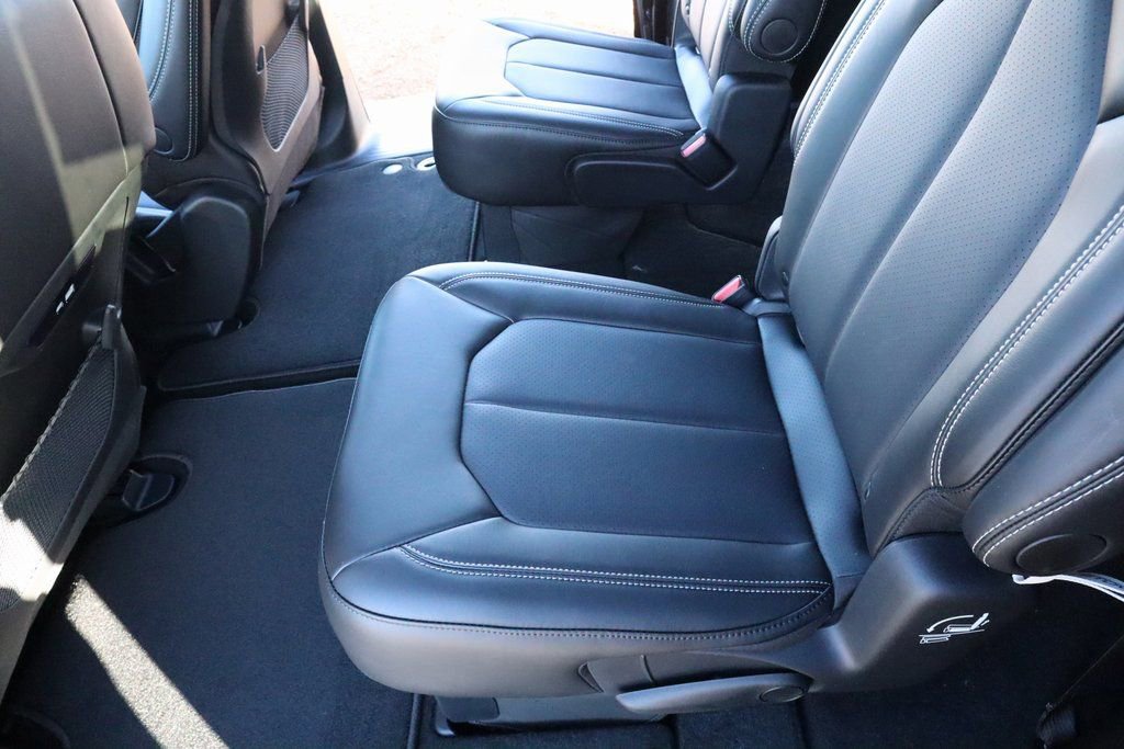 New 2026 Chrysler Pacifica Select FWD image 12