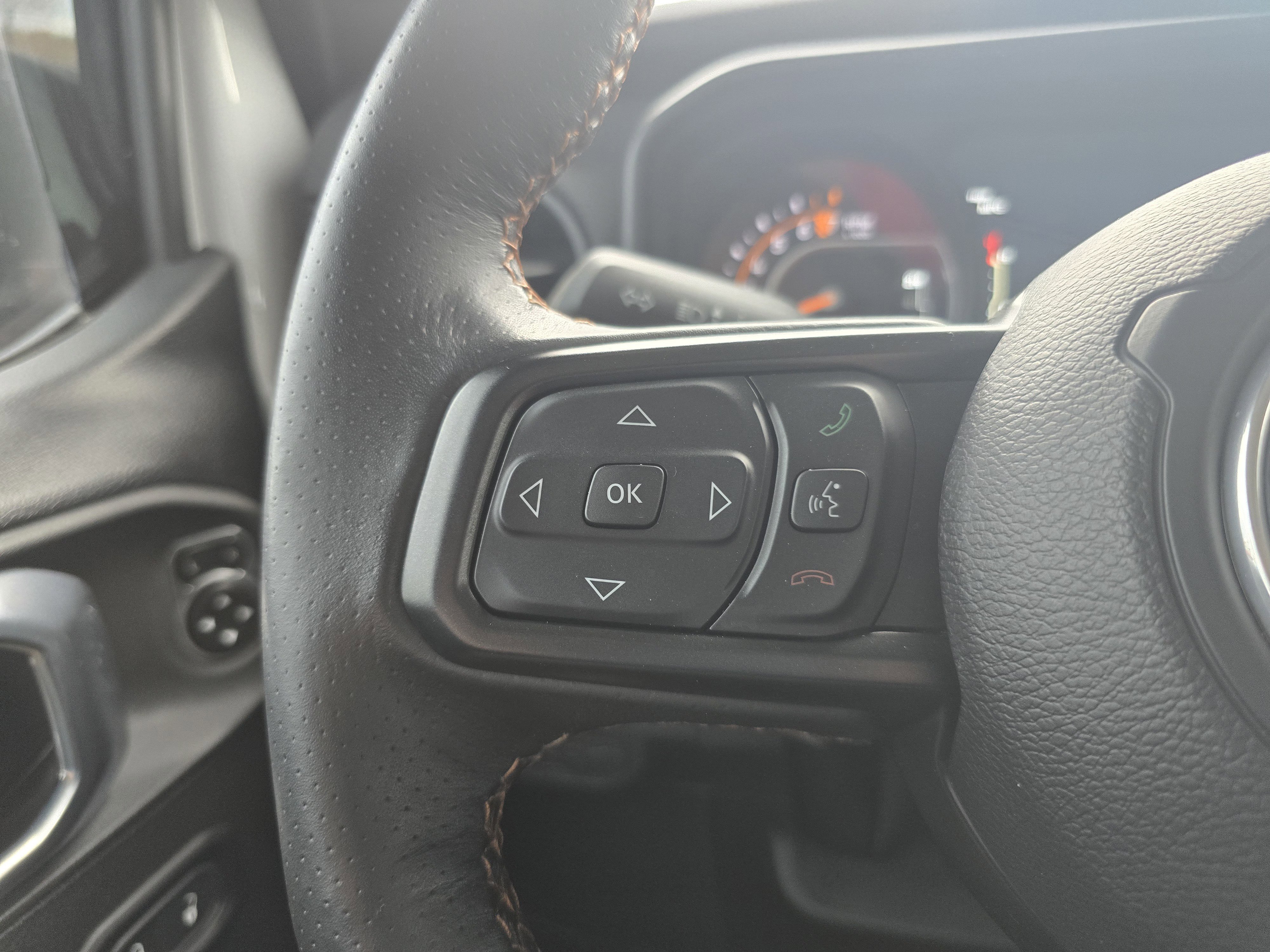 Used 2024 Jeep Gladiator Mojave w/ Technology Group image 18