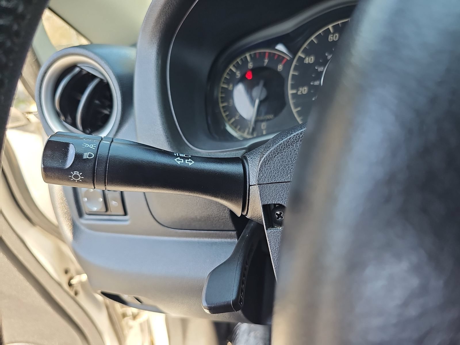 Used 2015 Nissan Versa Note SV w/ Sport Value Package FWD image 25