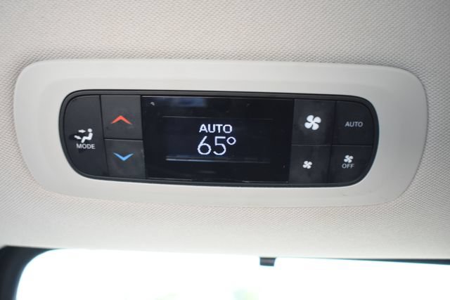 Used 2024 Chrysler Pacifica Touring-L FWD image 34