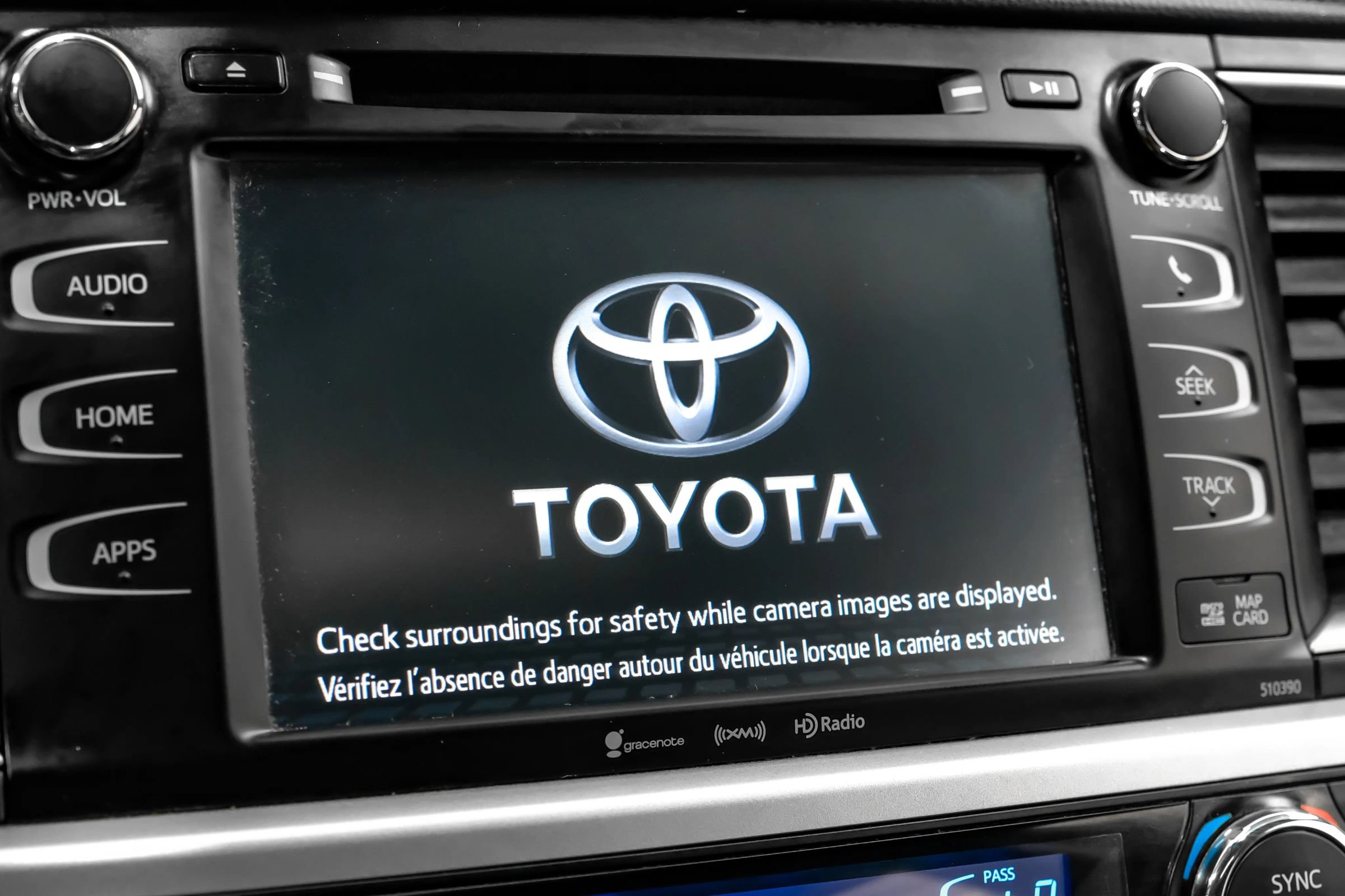 Used 2019 Toyota Highlander XLE FWD image 24