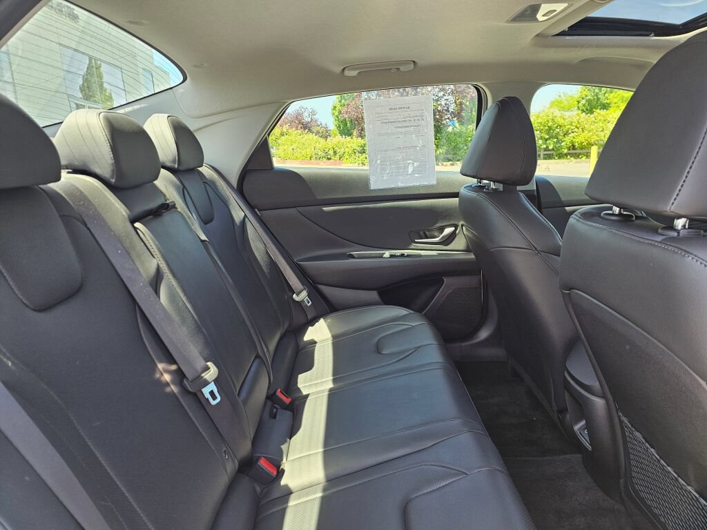 Used 2025 Hyundai Elantra Limited FWD image 15