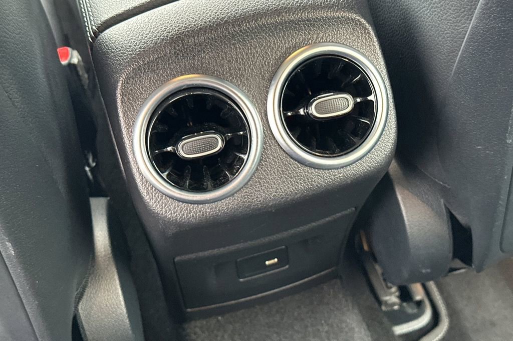 Used 2021 Mercedes-Benz CLA 250 image 11