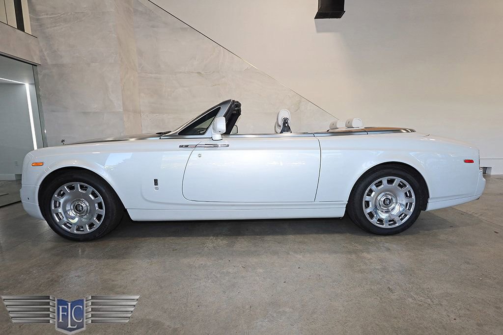 Used 2017 Rolls-Royce Phantom Drophead Coupe image 54