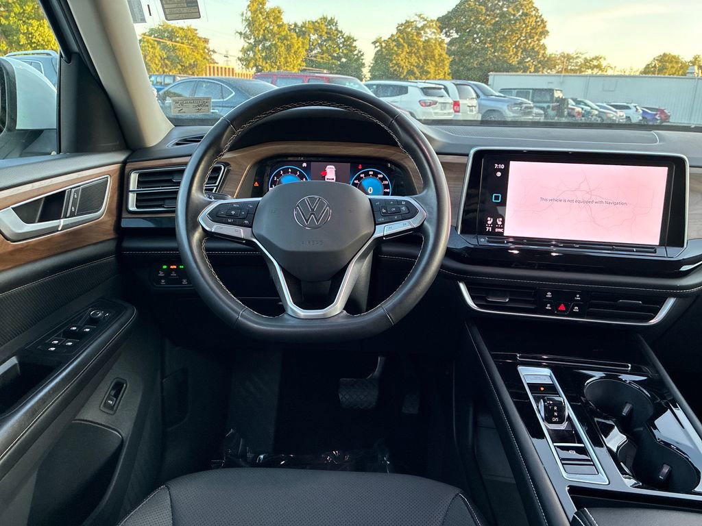 Used 2024 Volkswagen Atlas SE AWD/4WD image 13