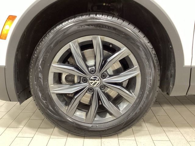 Used 2023 Volkswagen Tiguan SE w/ Panoramic Sunroof Package image 20