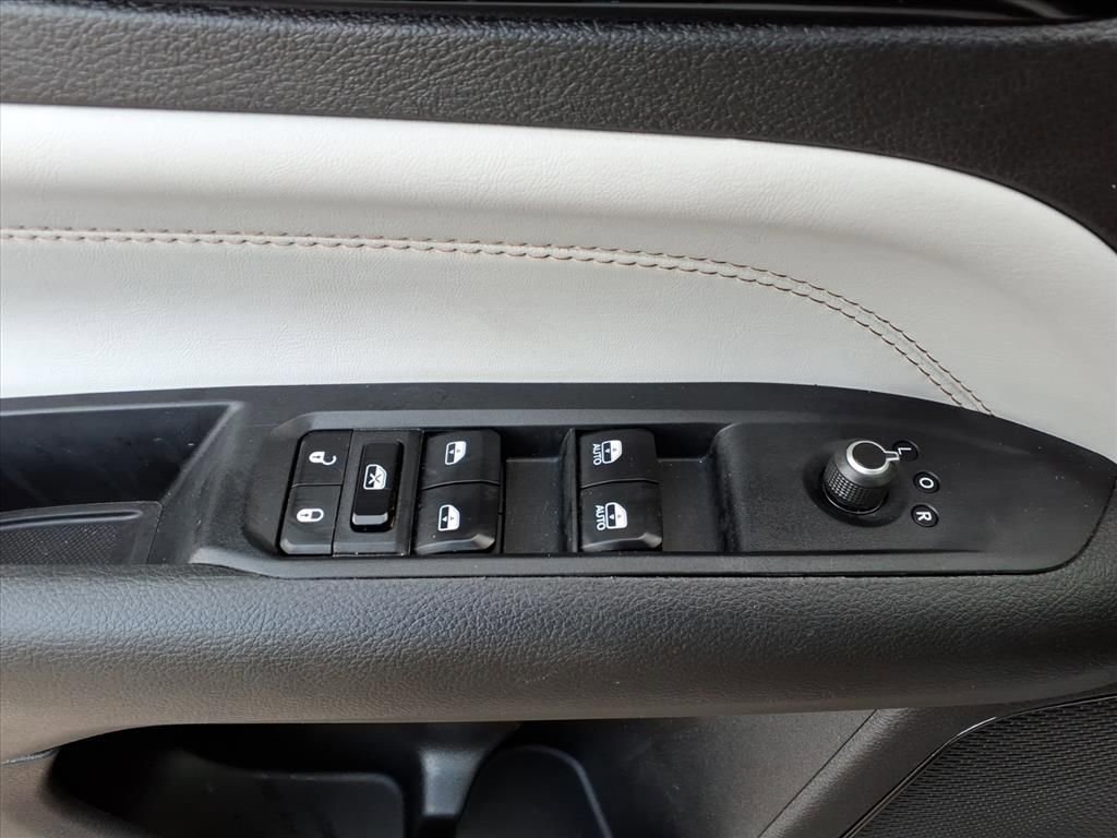 Used 2025 Jeep Compass Limited AWD/4WD image 19