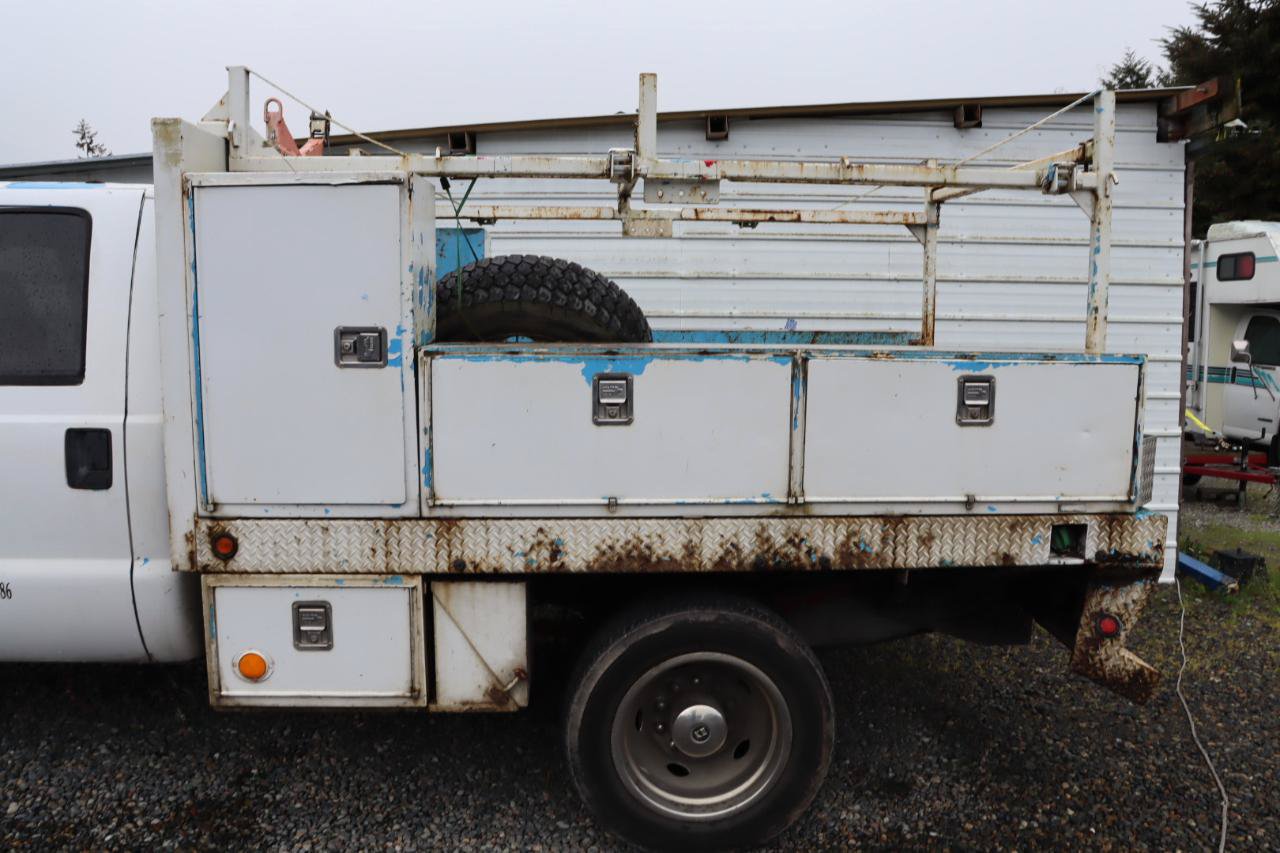 Used 2009 Ford F550 4x4 Crew Cab Super Duty image 3