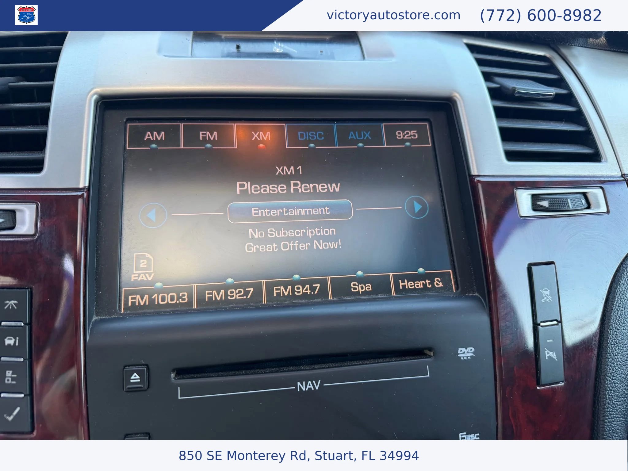 Used 2010 Cadillac Escalade Luxury image 20